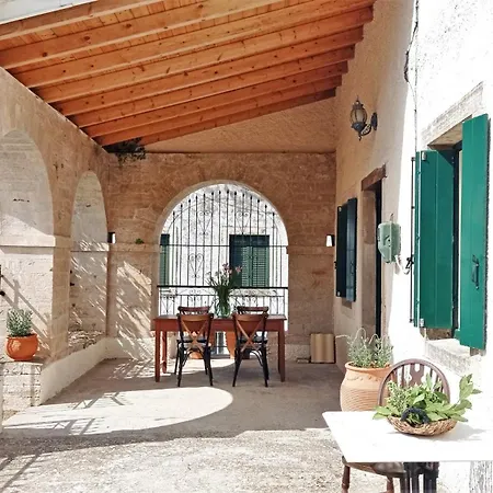 The House With The Arches Nyaraló